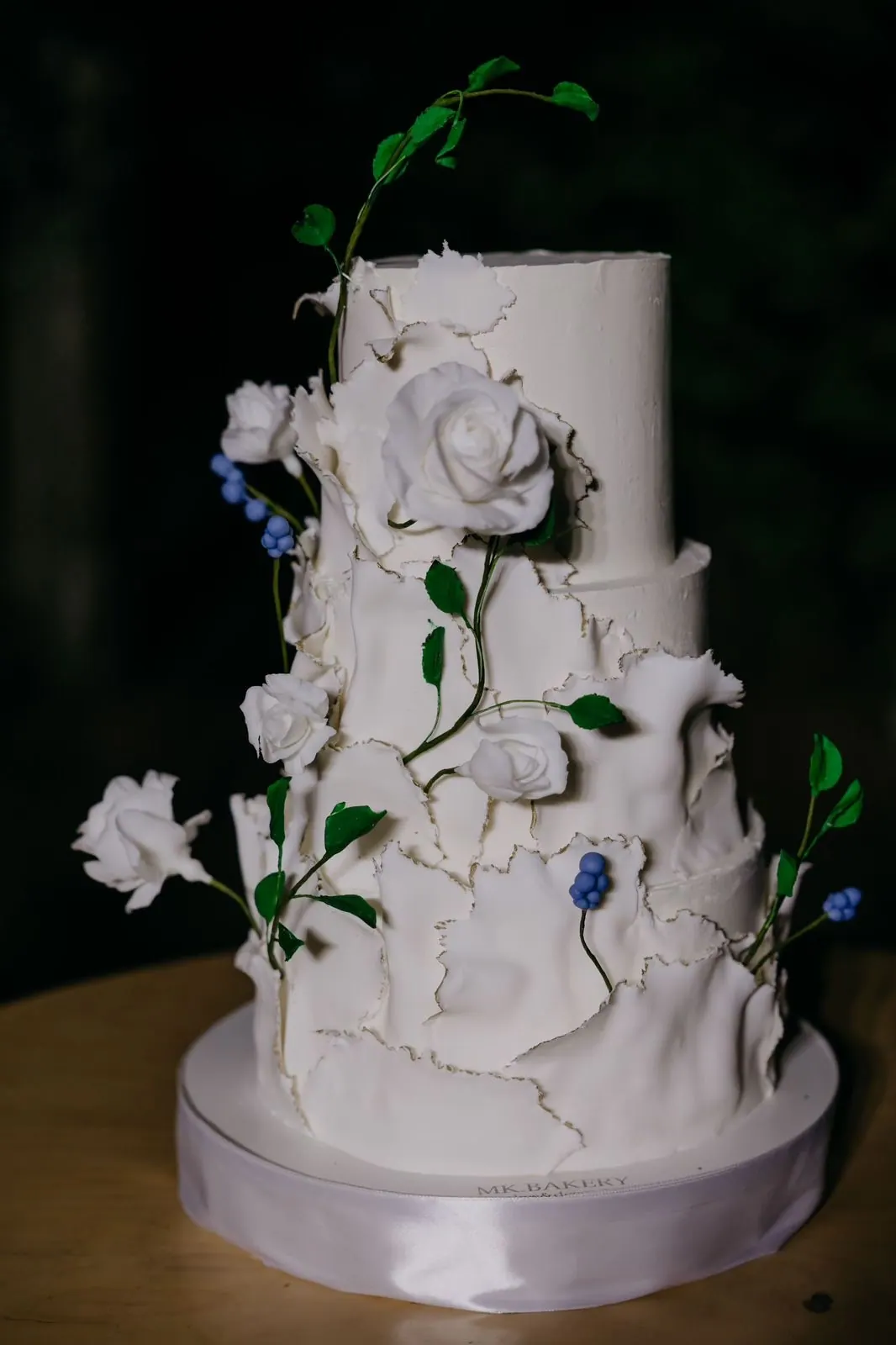 Свадебный торт в стиле минимализм — MK.ART Bakery Москва